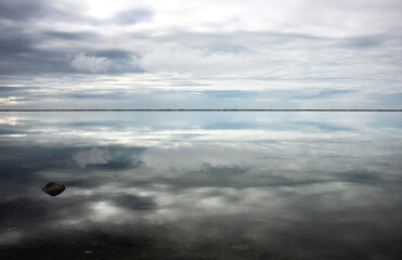 Obraz premium Pristine water scenes with reflections and brilliant blue skies