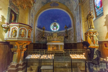 iglesia de Sainte-Marie-Madeleine, Rennes-le-Chateau, departamento del Aude, Languedoc-Roussillon,Francia, europa © Tolo
