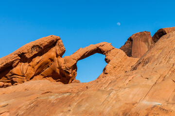 Fototapeta na wymiar Arch Rock Stands Atop Petrified Sand Dunes ,Valley of Fire State Park, Nevada, USA