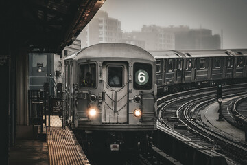 Bronx train in the station - obrazy, fototapety, plakaty