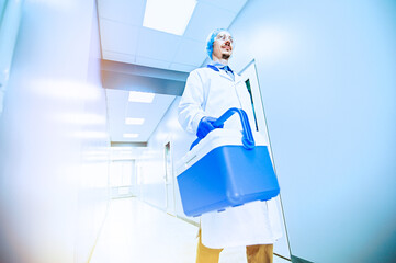 Medical worker, nurse, doctor holding a portable refrigerator bag.