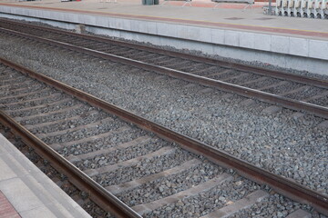 Vías de tren en estación de trenes