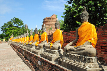 Fototapeta na wymiar Buddhist statues in Ayutthaya Historical Park.