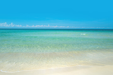 Fototapeta na wymiar Sea beach with blue sky sand sun.