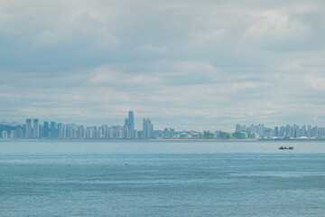 Fototapeta na wymiar Viewing Song-do cityscape across the sea.