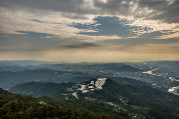 Fototapeta na wymiar 夕暮れ時に龍門山頂から和歌山方面をパラグライダーから空撮