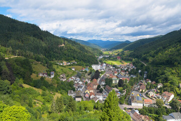 Fototapeta na wymiar Blick auf Hornberg im Schwarzwald