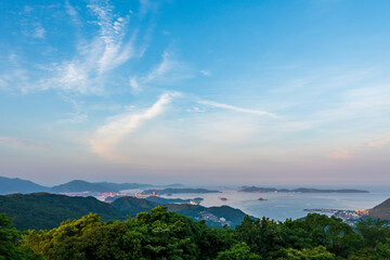 Fototapeta na wymiar 長崎県長崎市　早朝の稲佐山公園から島々を望む風景