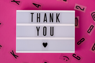 Lightbox mit Thank you als Text auf rosa Hintergrund