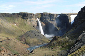 Einzigartiger Haífoss Wasserfall im Hochland von Island