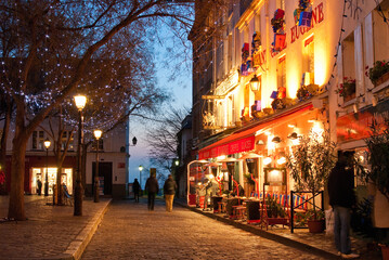 Fototapeta na wymiar Night scene in Montmartre, Paris