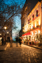 Fototapeta na wymiar Night scene in Montmartre, Paris