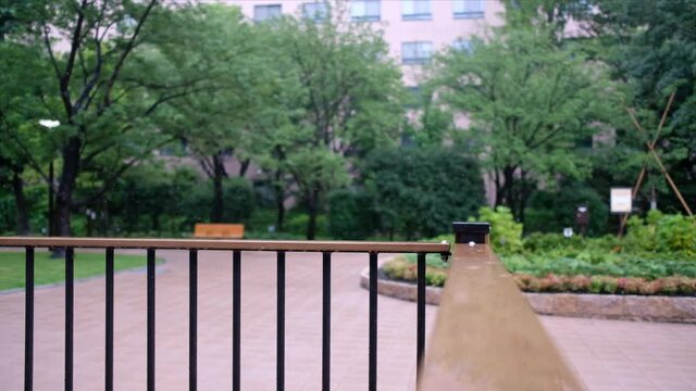 雨降りの中のスロープ　4k映像