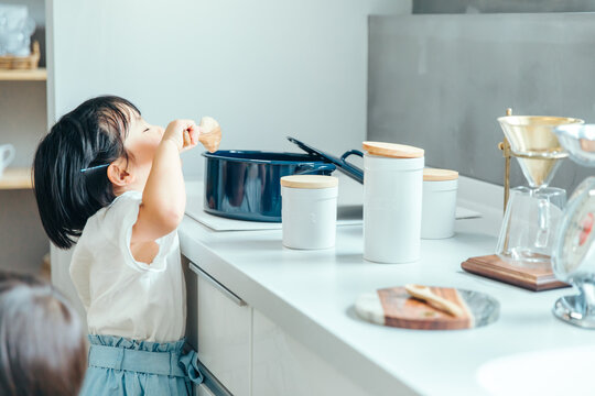つまみ食い の画像 192 件の Stock 写真 ベクターおよびビデオ Adobe Stock