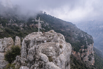 Fototapeta premium Cross above Kadisha Valley also spelled as Qadisha in Lebanon seen from Blouza village