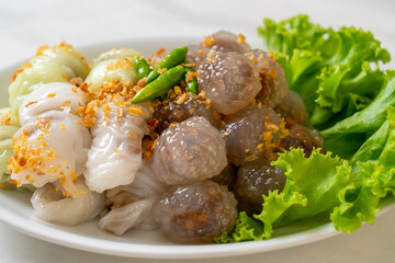 Steamed Rice-Skin Dumplings and Steamed Tapioca Dumplings with Pork