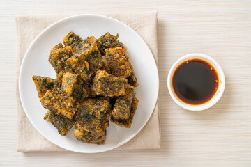 Fried Chinese chives dumpling cake