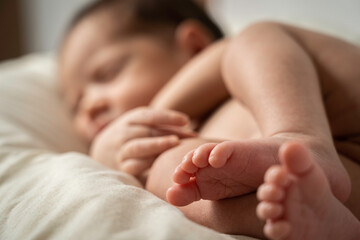 Obraz na płótnie Canvas newborn baby foot