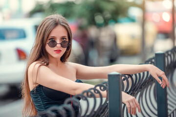 Fashion lifestyle portrait pretty woman in the sunglasses posing in the city summer, street fashion