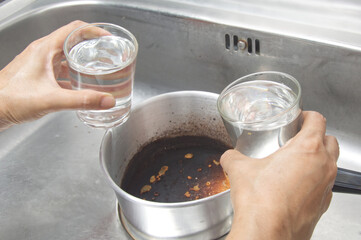 mix water and vinegar equal parts 50:50 into a burn pot, boil and scrub, kitchen tips for remove bad burned soot