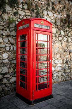 red telephone box