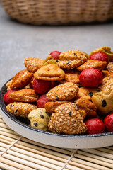 Tasty asian vegetarian appetizer, crunchy rice en peanuts snacks from Japan