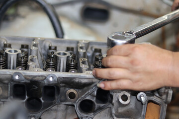Obraz premium The mechanic is checking the engine.