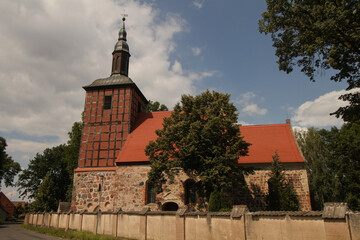 Fototapeta premium Dorfkirche im uckermärkischen Nechlin