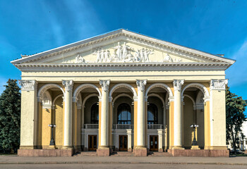 Obraz premium Facade of the Gogol Drama Theater in Poltava, Ukraine