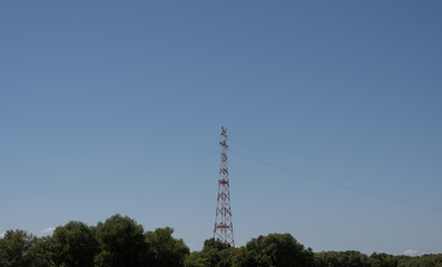 Die h&ouml;chsten Strommasten Hochspannungsmasten Europas an der Elbe bei Hamburg