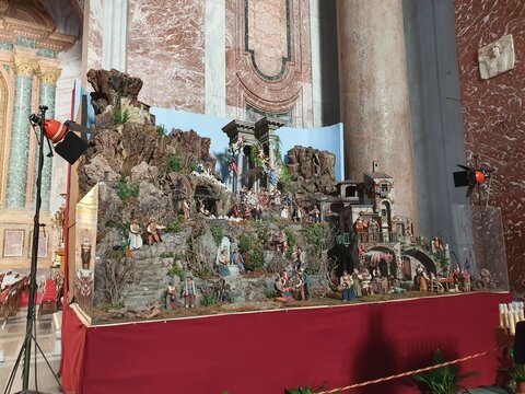 Krippe mit Bibelszene in der Kirche Santa Maria degli Angeli in  Rom, Italien