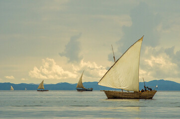 Fototapeta premium Boutres profitant de vent porteur, Nosy Be - Madagascar