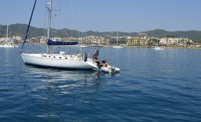 Obraz premium Indyk. Marmaris. Wybrzeże śródziemnomorskie. Spaceruj jachtem po morzu.