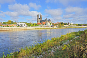 Obraz premium Magdeburg an der Elbe mit Dom