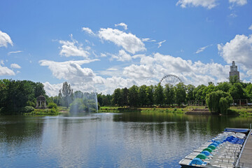 Stadtpark in MAgdeburg mit Adolf Mittag See