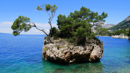 Brela-Stein als Wahrzeichen der Ortschaft Brela, Dalmatien, Kroatien