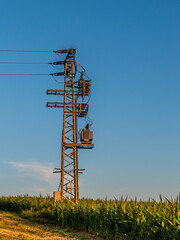 Strommasten einer Überlandleitung