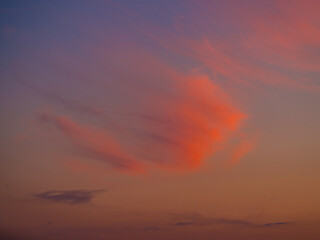 Wolkenhimmel bei Sonnenuntergang