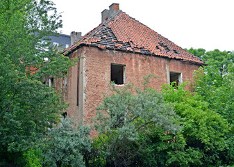 Fototapeta na wymiar Resettled emergency residential building of German construction. Kaliningrad