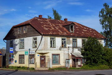 Fototapeta na wymiar Textured old pre revolutionary abandoned house between Russia and Estonia