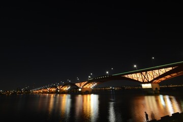 Fototapeta premium Illuminated bridge in Han-River In Seoul