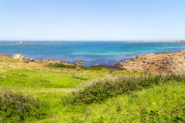 Fototapeta na wymiar the Breton coast from the tip of Landunvez