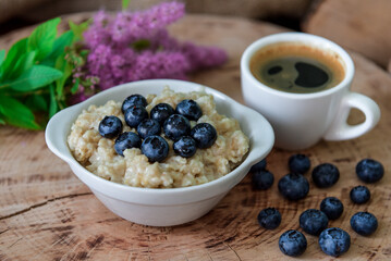 oatmeal with blueberries