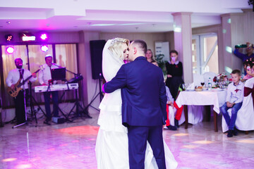 Fototapeta na wymiar First wedding dance of newlywed couple in restaurant