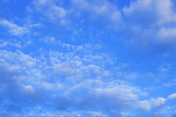 Cumulus clouds against blue sky in clear weather.