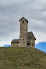 Fototapeta na wymiar chapel in southern tyrol on top of a hill