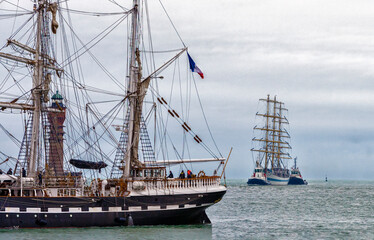 Obraz na płótnie Canvas sailing ship in the harbor of Dunkirk