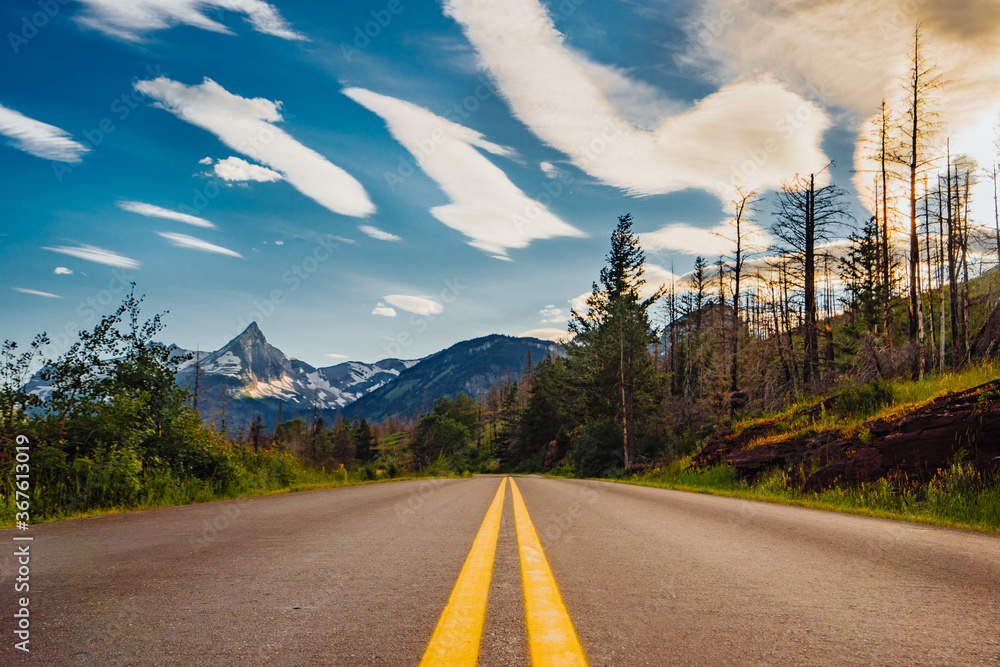 Wall mural Mountain Road