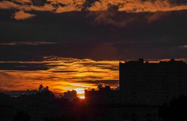 Obraz premium sunset over the city with storm clouds
