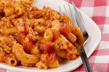 Delicious meal of elbow macaroni with pasta sauce, and tomatoes
